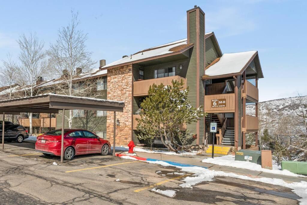 Cozy Top Floor Condo With Mountain Views パークシティ エクステリア 写真