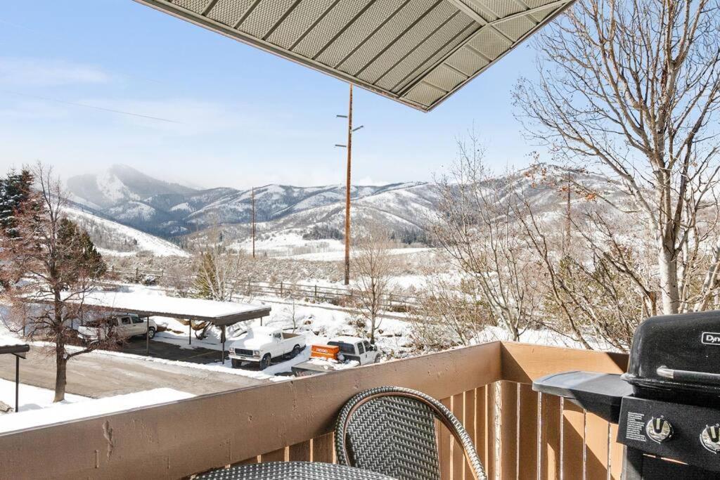 Cozy Top Floor Condo With Mountain Views パークシティ エクステリア 写真