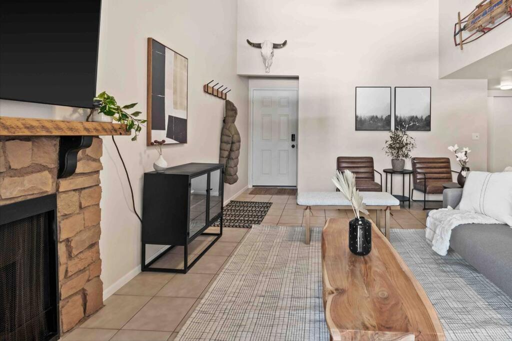 Cozy Top Floor Condo With Mountain Views パークシティ エクステリア 写真