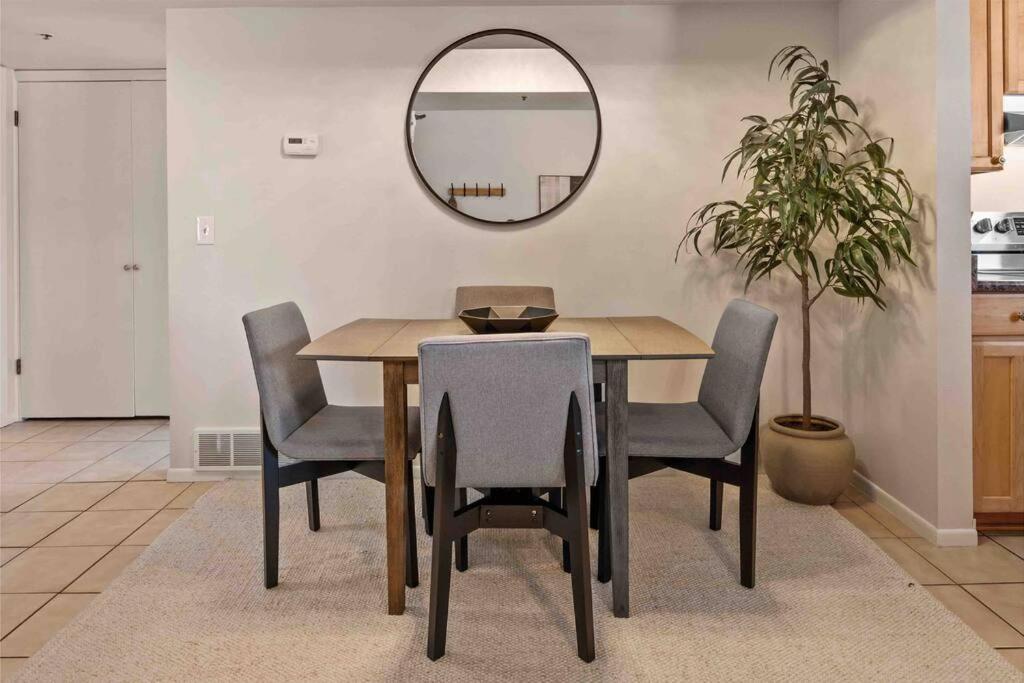 Cozy Top Floor Condo With Mountain Views パークシティ エクステリア 写真