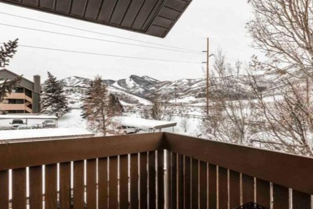 Cozy Top Floor Condo With Mountain Views パークシティ エクステリア 写真